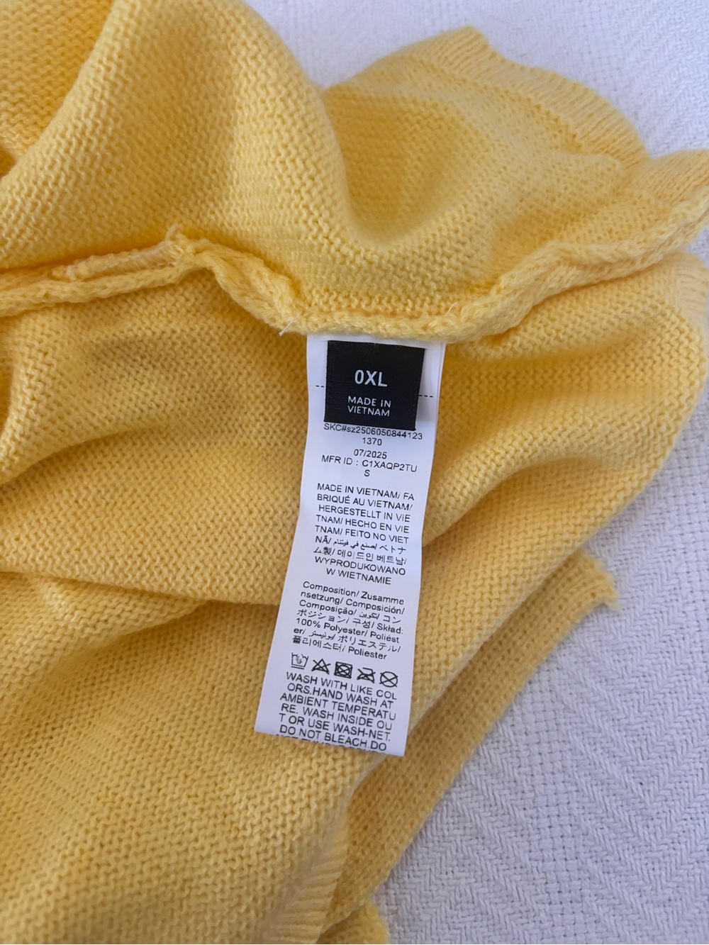 SHEIN Yellow Shell-Button Knit V-Neck Vest - Picture 8 of 10